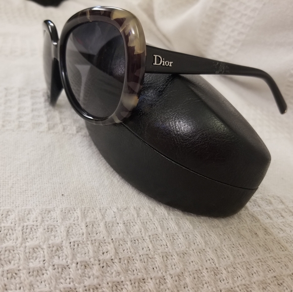 NWOT - Dior Sunglasses, Brown Tortoise - Picture 3 of 4